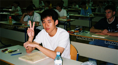 Fotograma de la película mostrando a Ryan Ko, uno de los participantes