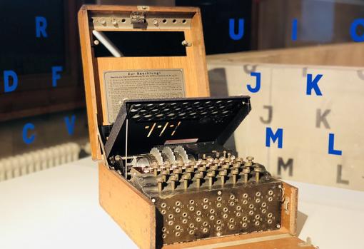 La máquina Enigma en el Museo del espía de Berlín