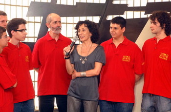 ministra con equipo español