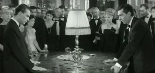 El juego de Nim es un ejemplo de juego finito. Imagen de la película "El año pasado en Marienbad" de Alain Resnais (guión de  Alain Robbe-Grillet)