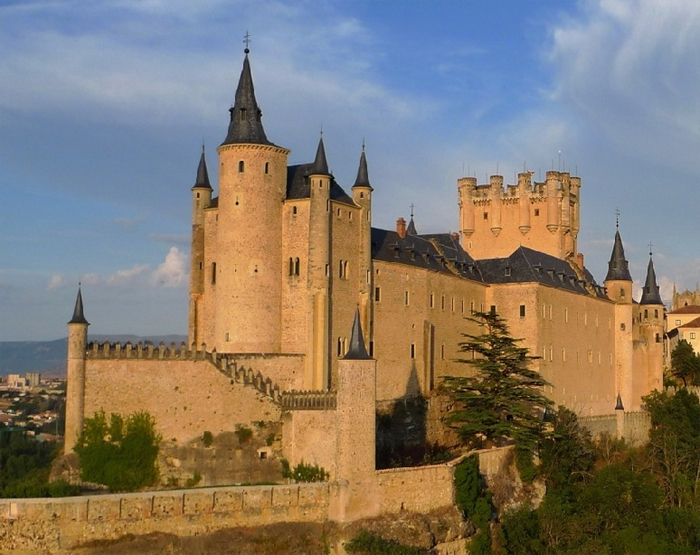 Alcázar de Segovia sede del Real Colegio de Caballeros Cadetes de Artillería en el siglo XVIII