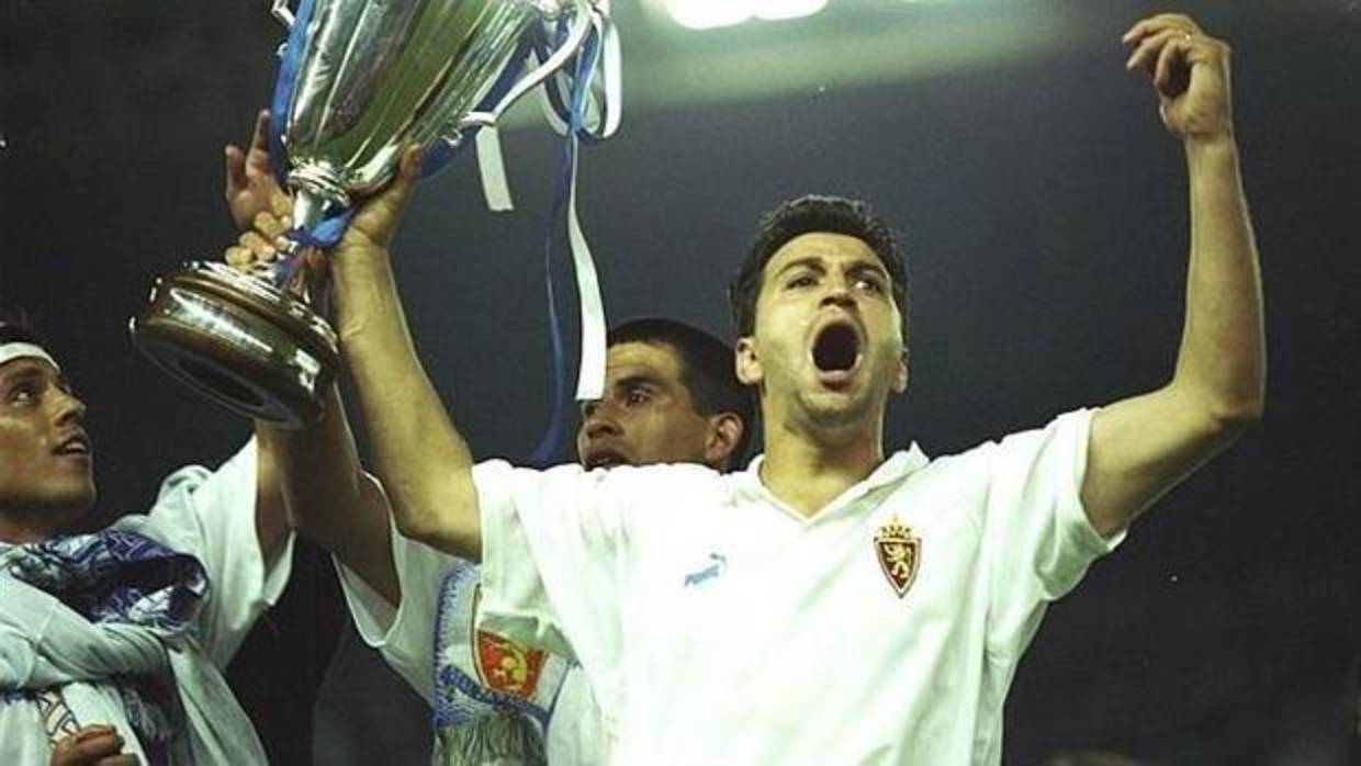 El gol de Nayim supuso al Zaragoza la conquista de la Recopa de Europa de fútbol en 1995 - Uefa.com